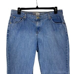 Levis Strauss Signature size 16 short lowrise  bootcut  light wash denim jeans